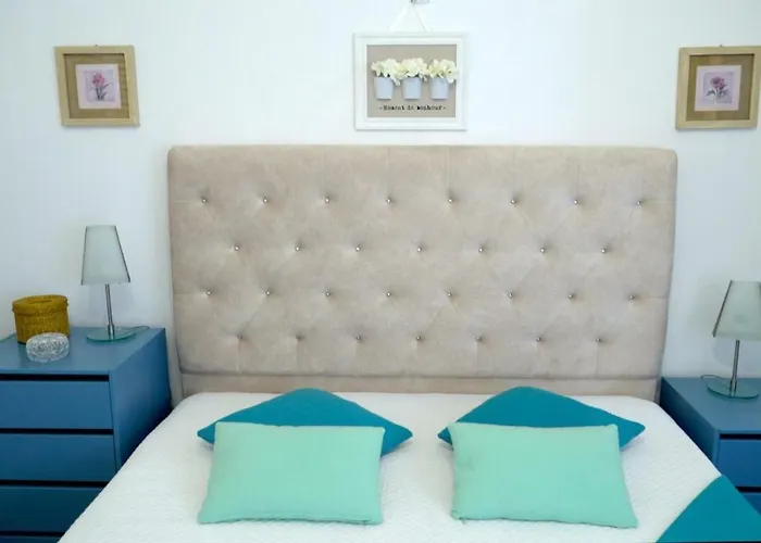 Em Canto De Santa Clara * Ponta Delgada (Sao Miguel)