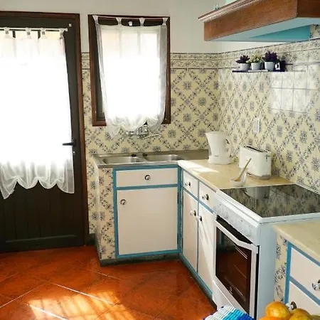 Em Canto De Santa Clara * Ponta Delgada